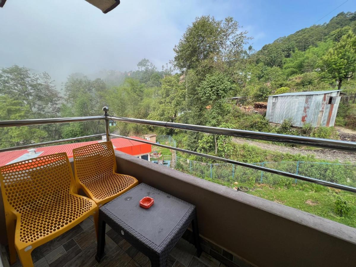 Hotel Village View Нагаркот Экстерьер фото