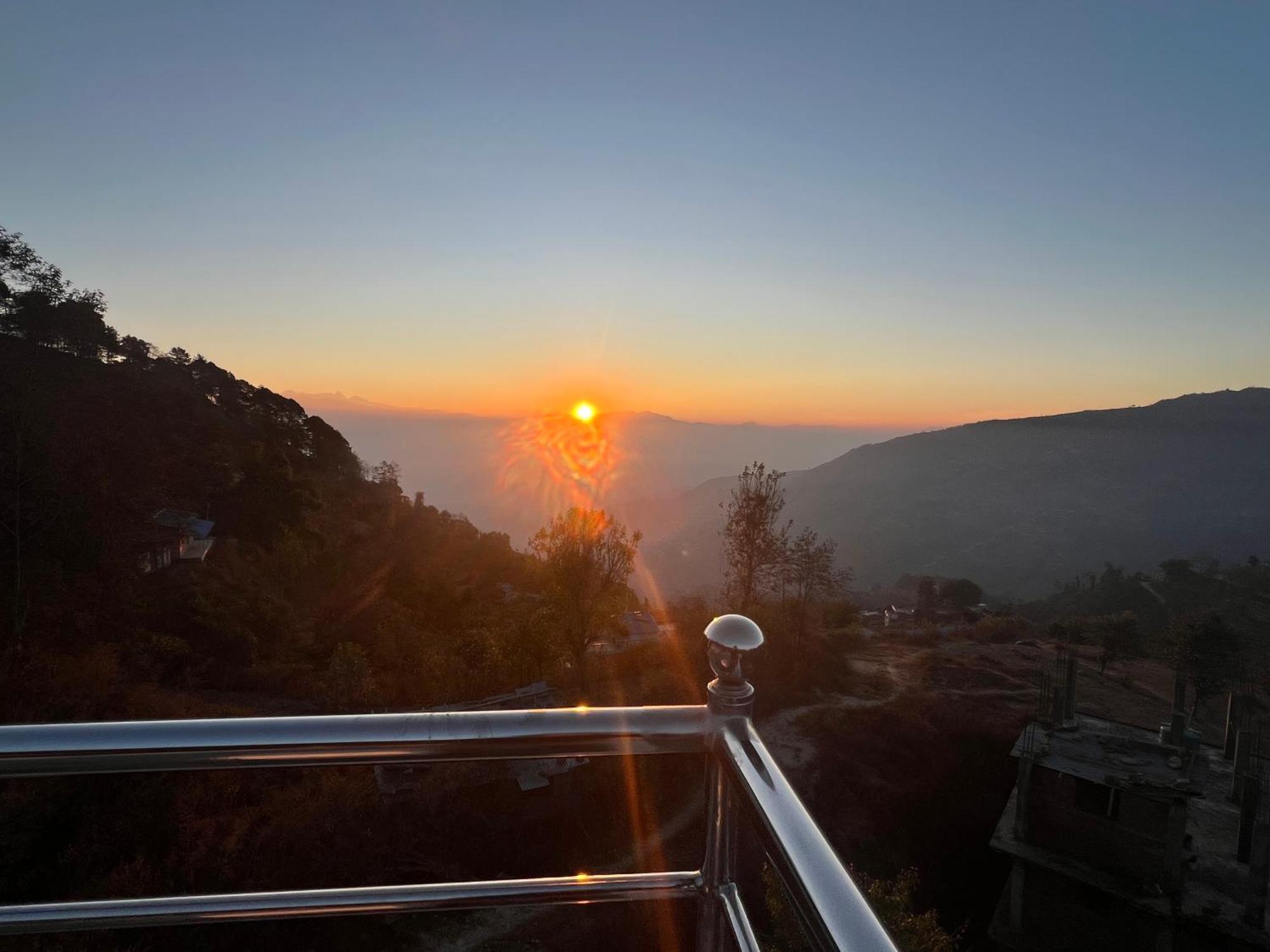 Hotel Village View Нагаркот Экстерьер фото
