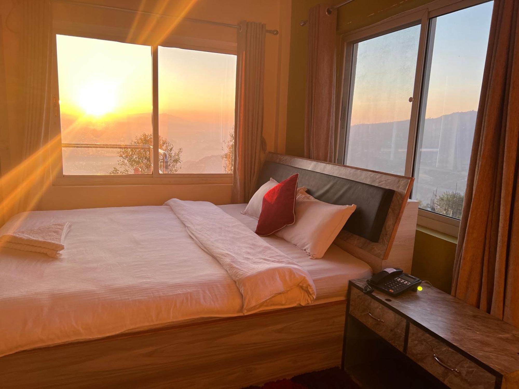 Hotel Village View Нагаркот Экстерьер фото