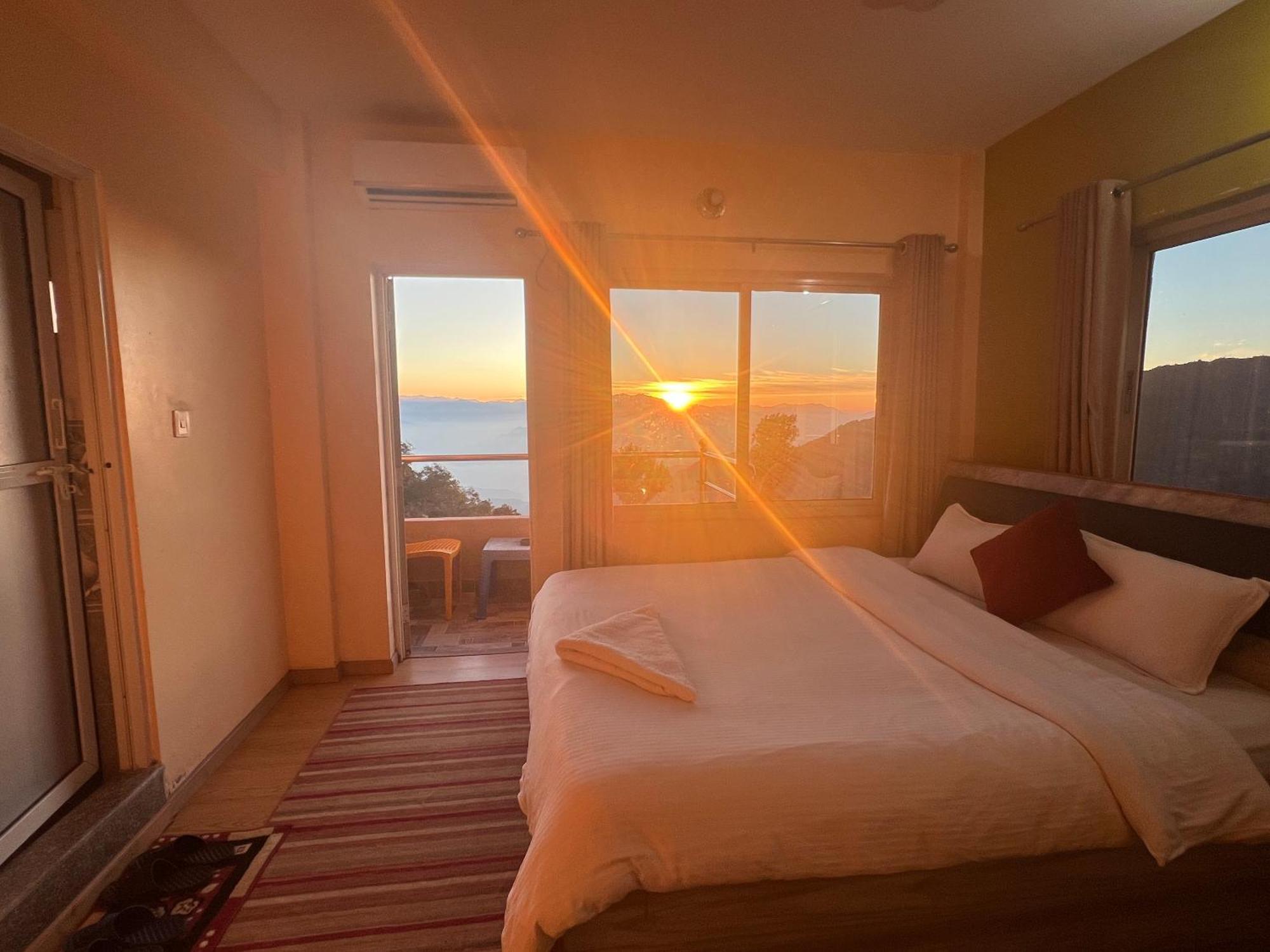 Hotel Village View Нагаркот Экстерьер фото